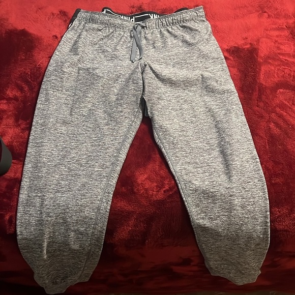 PINK Grey Leggings with black logo going down the sides - Picture 5 of 6